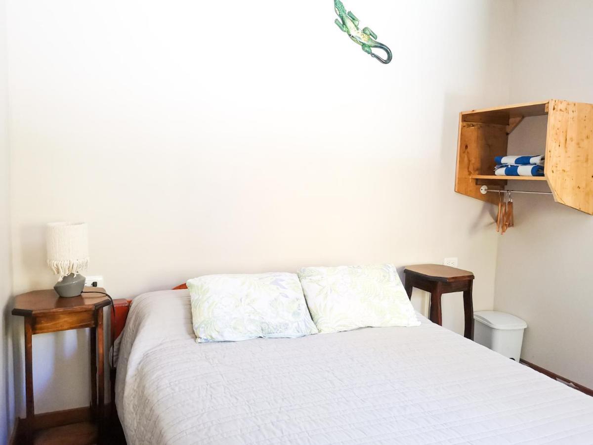 Hotel Casita Happy Feet And Tours Corcovado Drakes Bay Exterior foto
