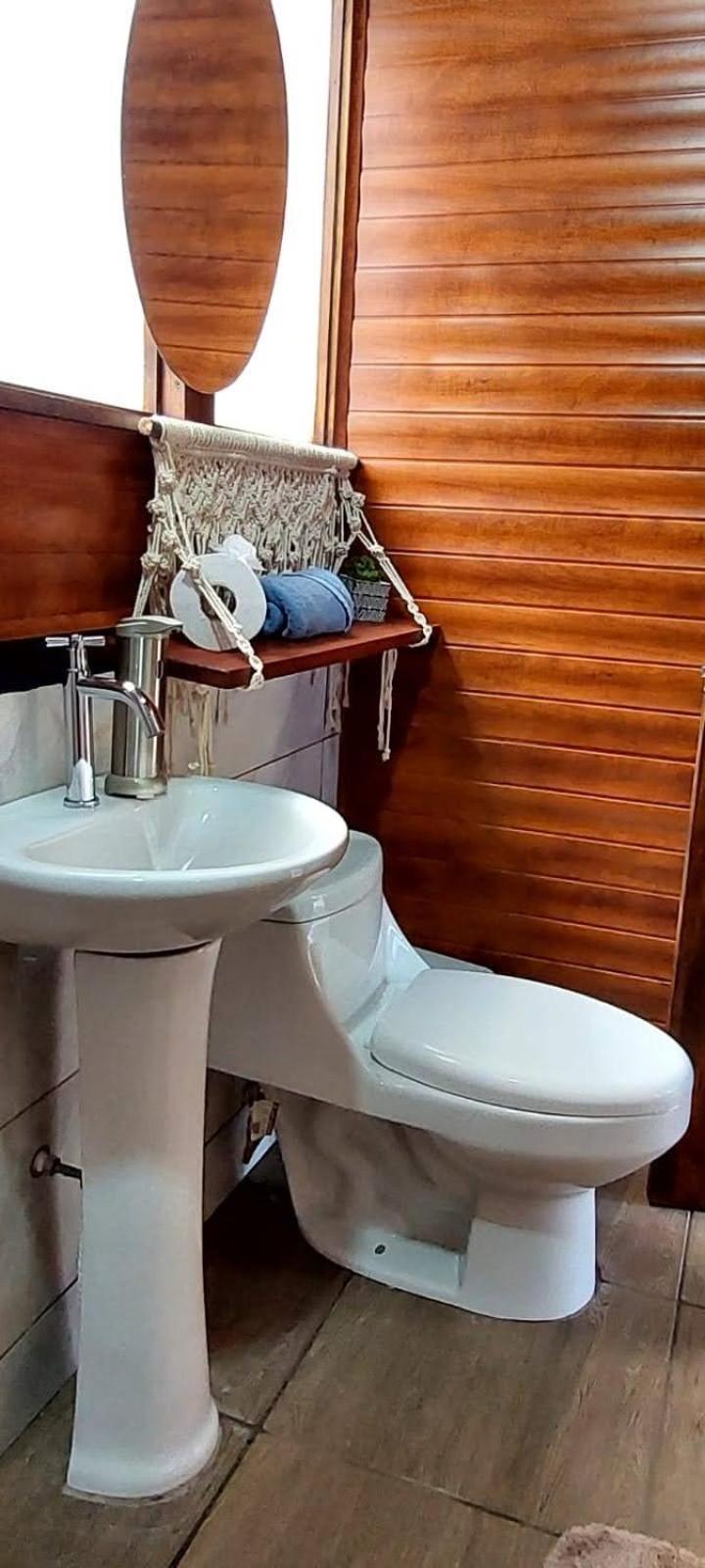 Hotel Casita Happy Feet And Tours Corcovado Drakes Bay Exterior foto